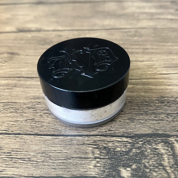 NWOT Kat Von D Lock It mini travel size setting powder, color translucent - Picture 1 of 4